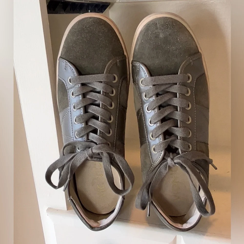 Vionic Men’s Jerome Suede Olive Green Lace Up Sneakers Size 7